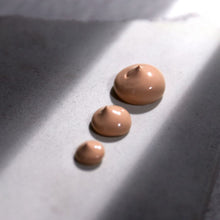 Load image into Gallery viewer, Illuminating eye balm